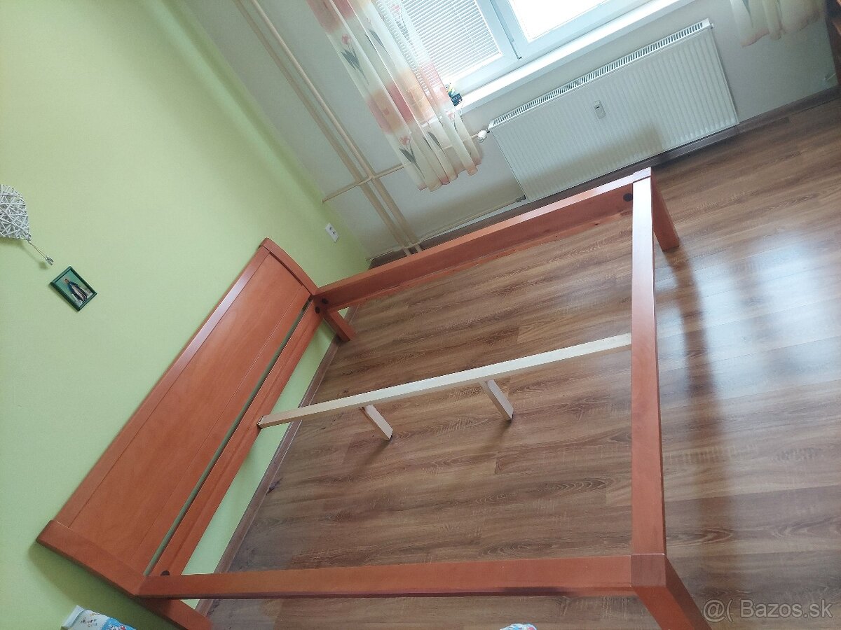 Drevená posteľ veľmi zachovalá - 9