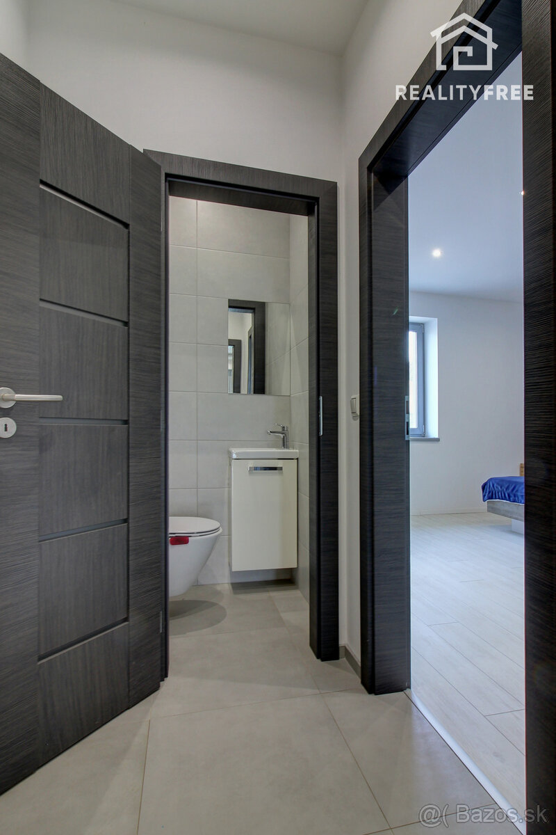 Na predaj 4- izbový rodinný dom s dvojgarážou a záhradným do - 9