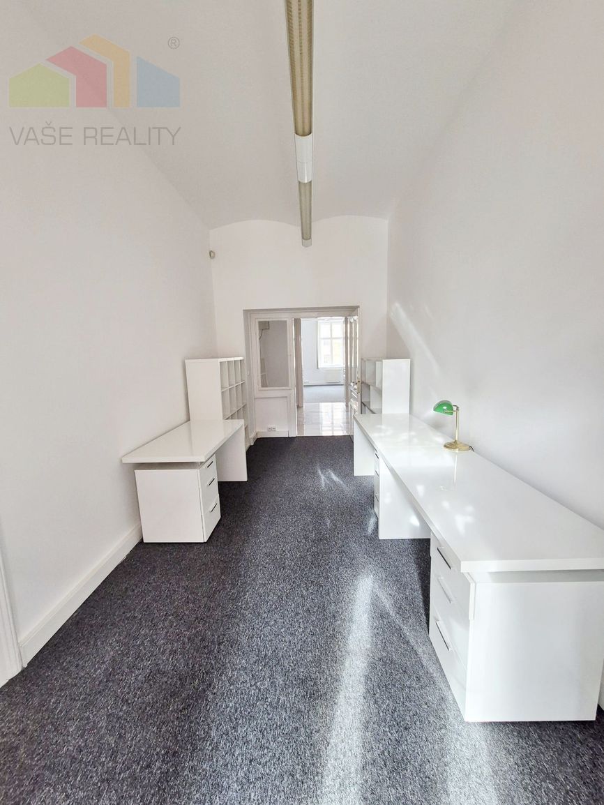 Na prenájom administratívny priestor, 137 m², Jakubovo nám., - 9