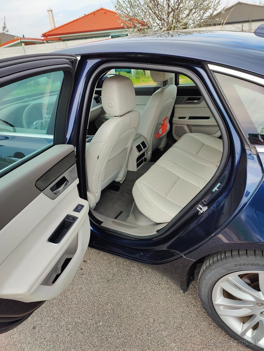 Jaguar XF 2.0 benzín 250 HP – spojenie vykonu a komfortu - 9