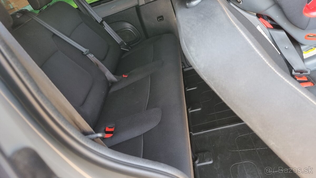 Prenájom 9 miestny Renault Trafic - 9