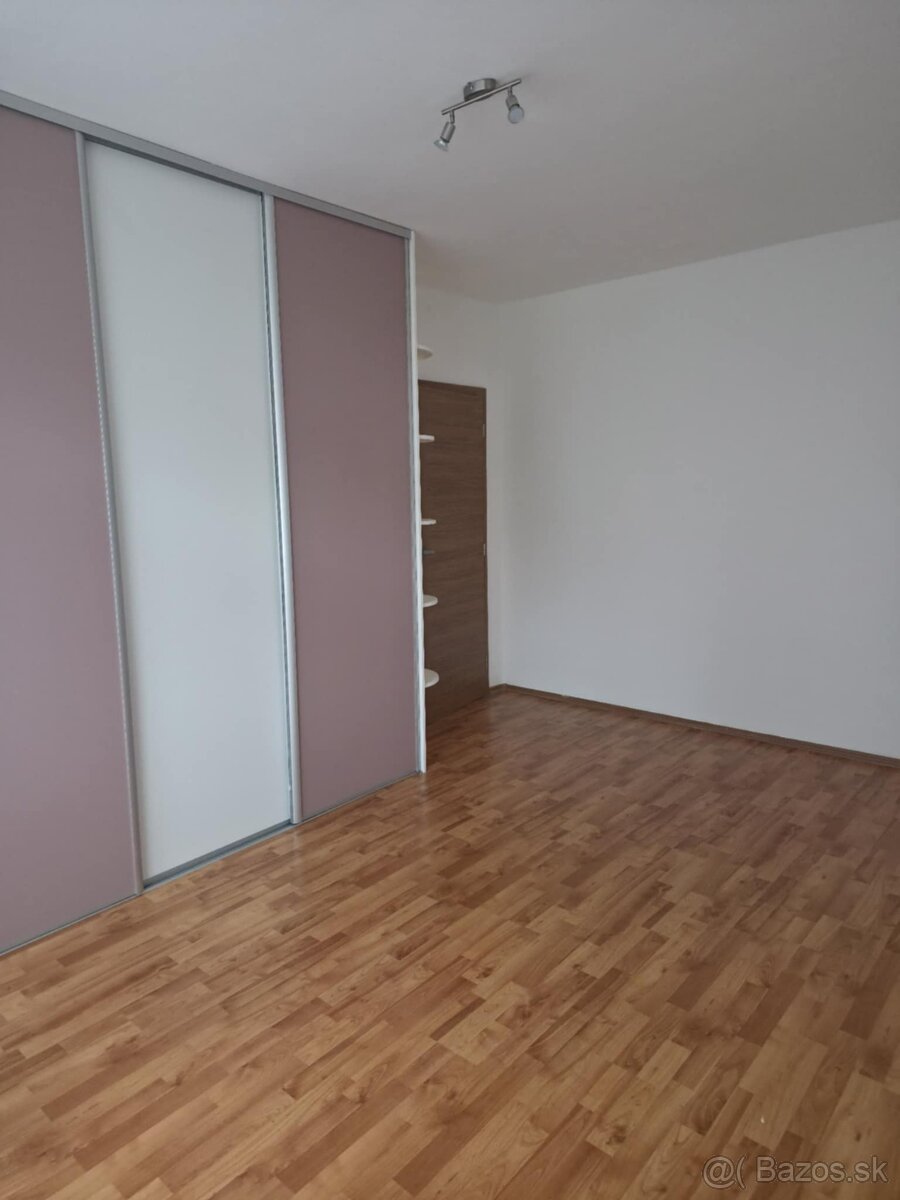 Predaj 2 izbového bytu v centre Popradu - 9