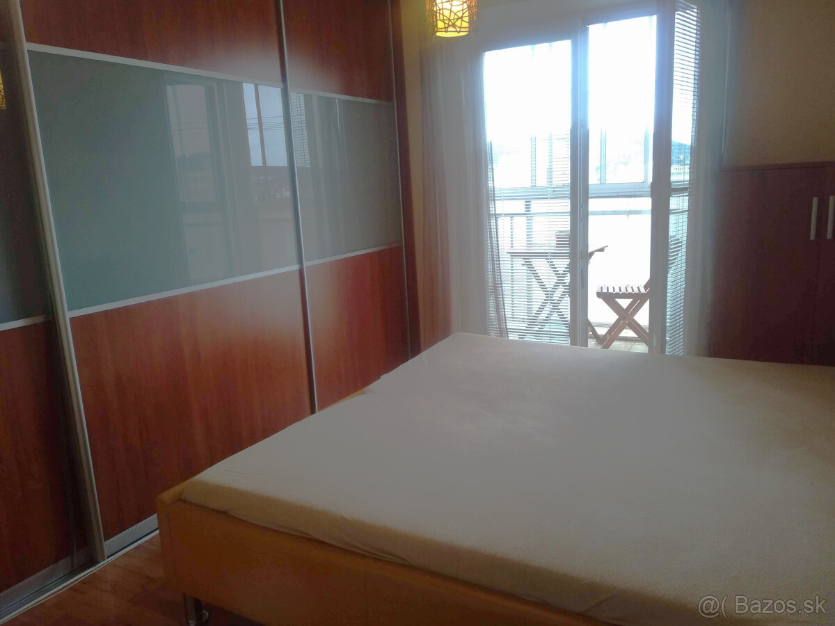 Veľký 3-izbový byt s balkónom, 78m2, Braniskova ul., centrum - 9