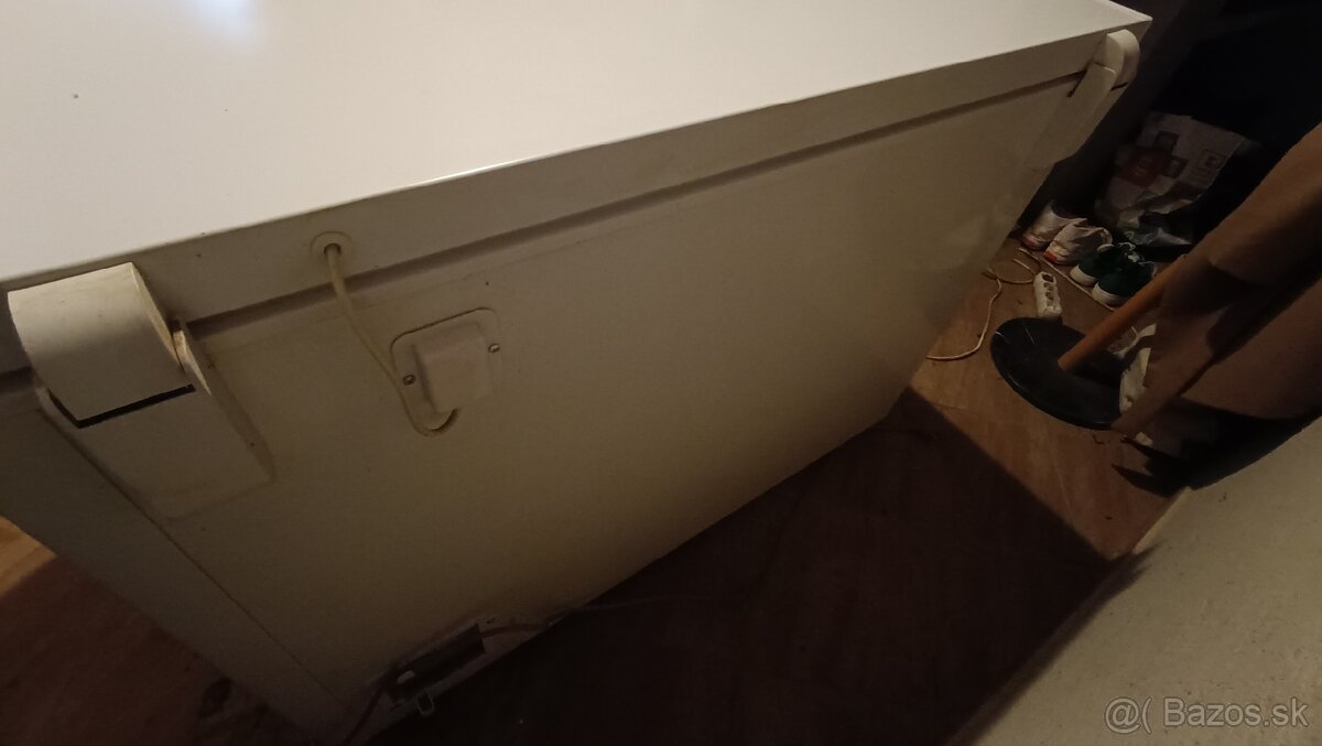 Truhlicová Electrolux mraznička 300L - 9