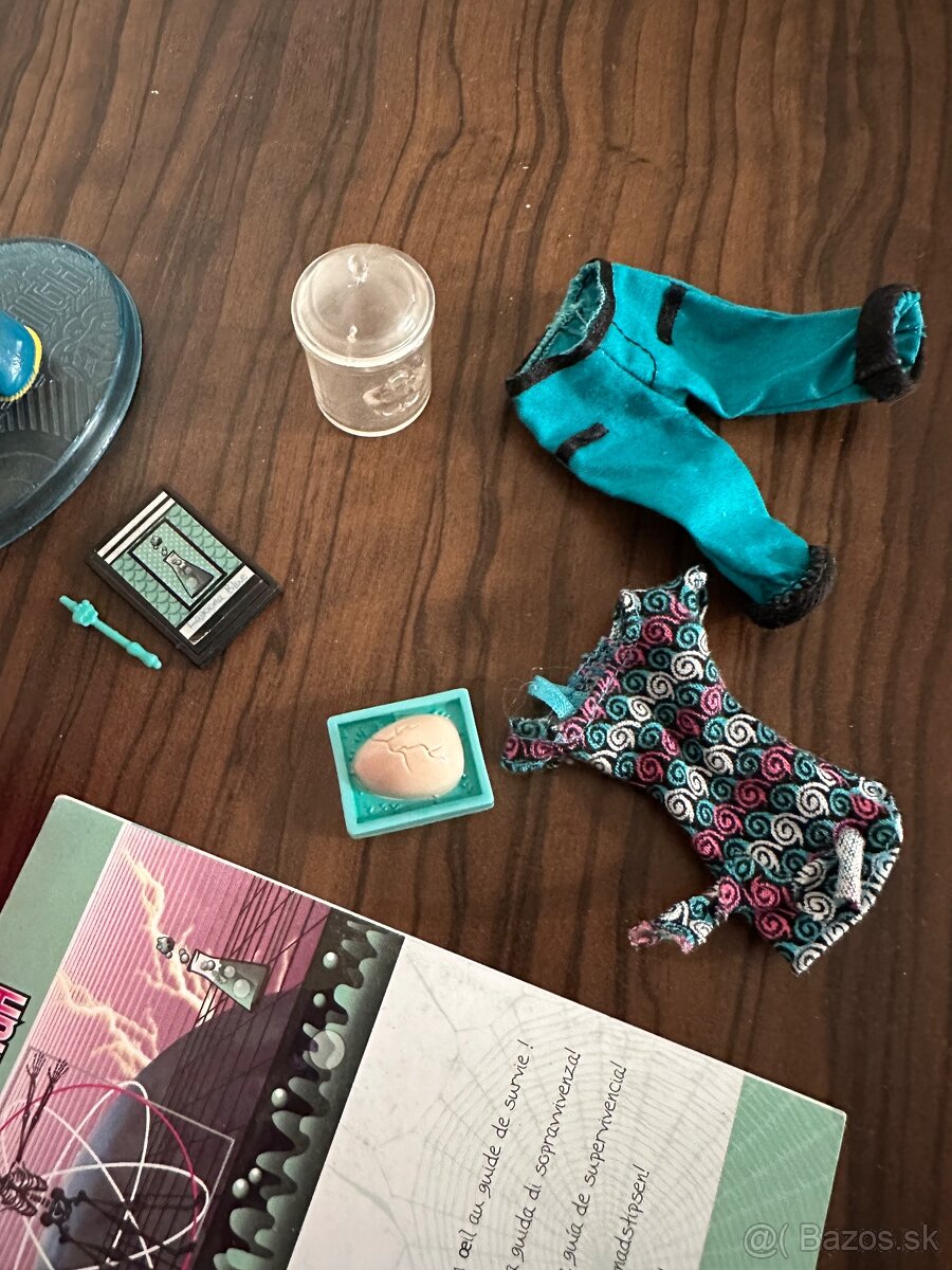 Lagoona Science lab monster high - 9