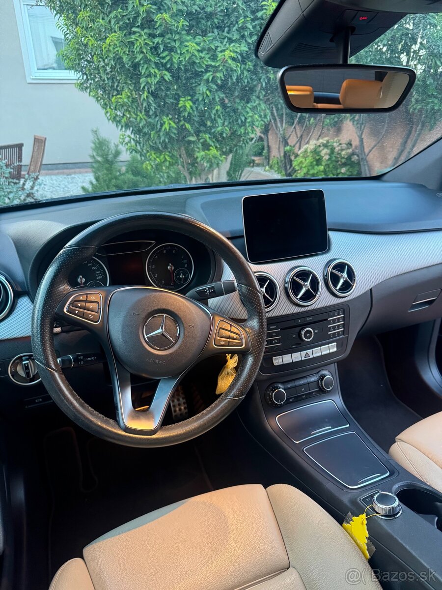 Mercedes Benz B180 - 9