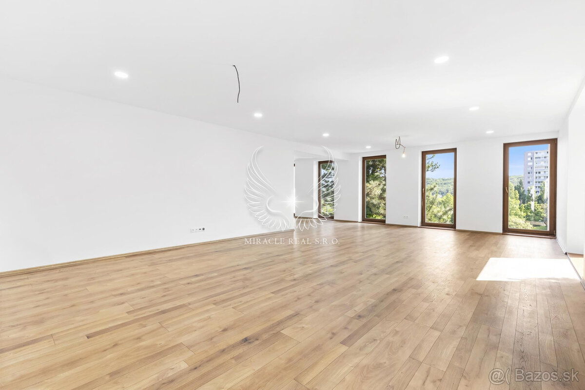 NOVOZREKONŠTRUOVANÝ 3PODLAŽNÝ ROD. DOM SO ZÁHRADOU POD LESOM - 9