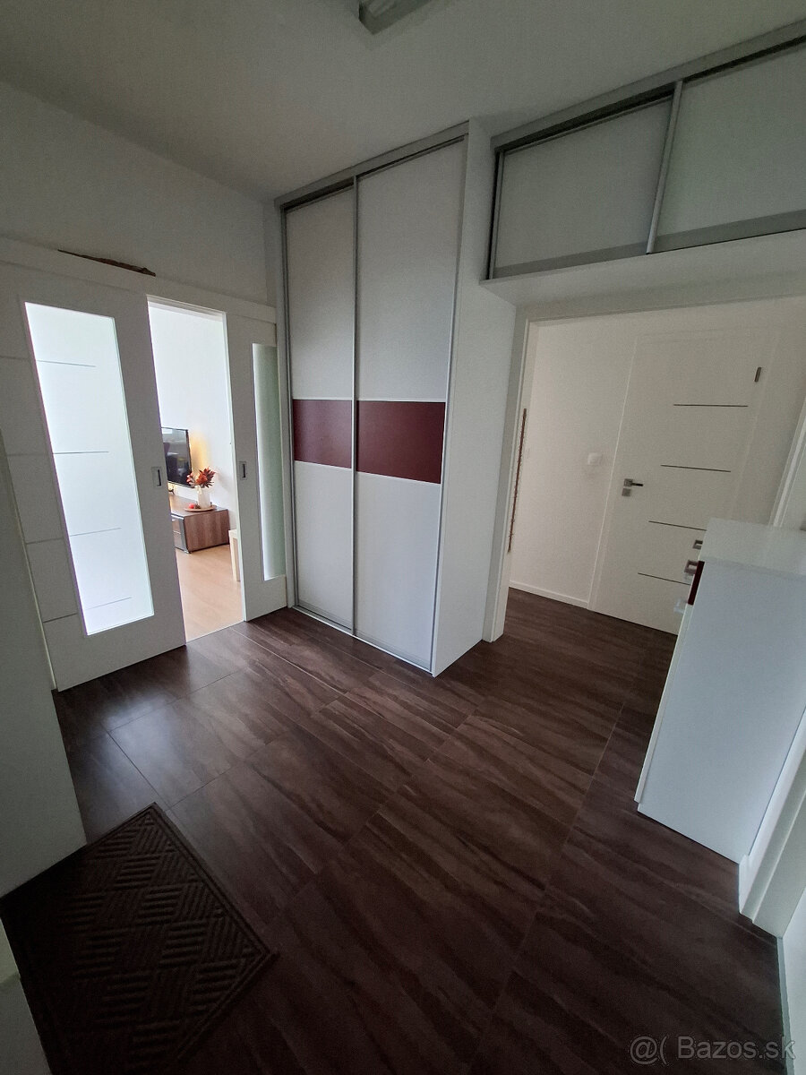 Predaj priestranný 3 izbový byt - 9