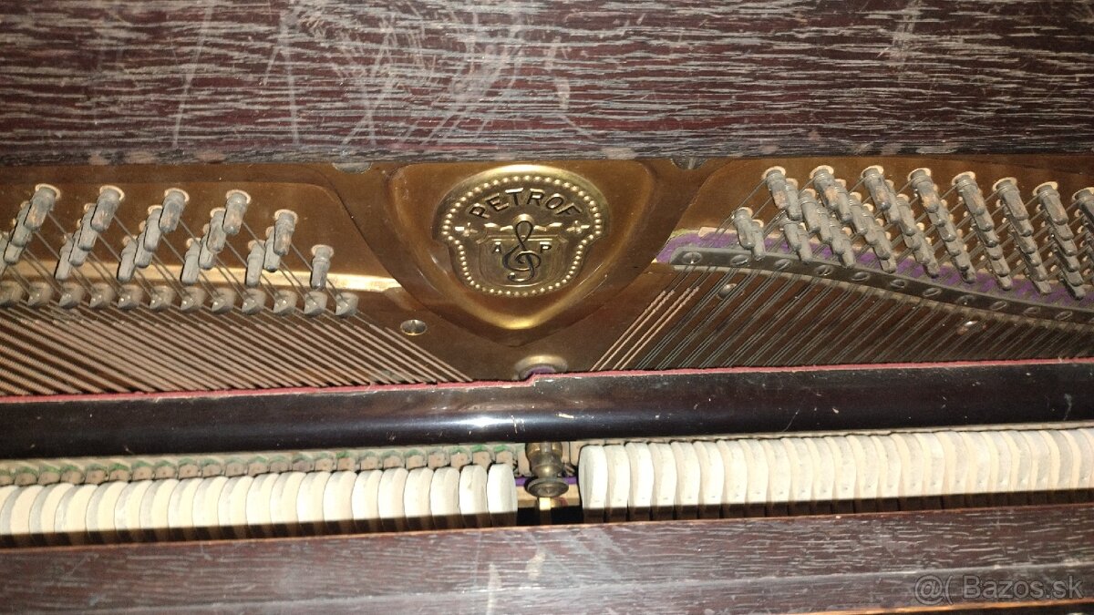 Klavír PETROF s klavírnou stoličkou ZADARMO - 9