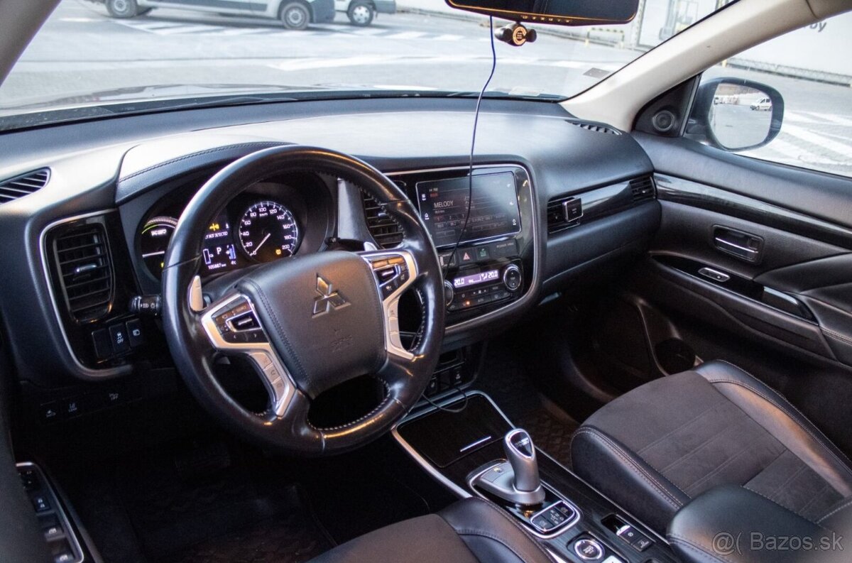 Mitsubishi Outlander 2.0i PHEV Hybrid - ODPOČET DPH - 9