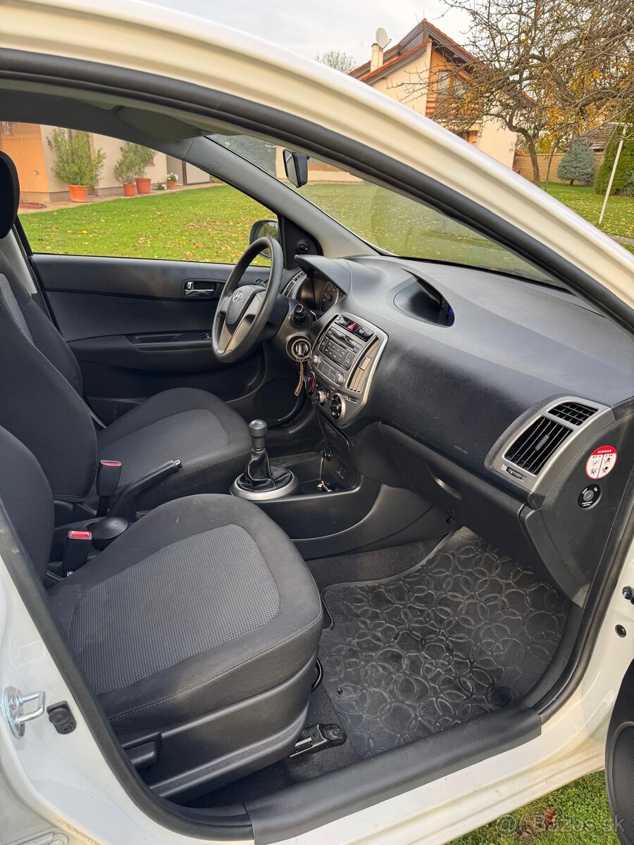 Hyundai i20 1.2 Benzín (2014) - 9