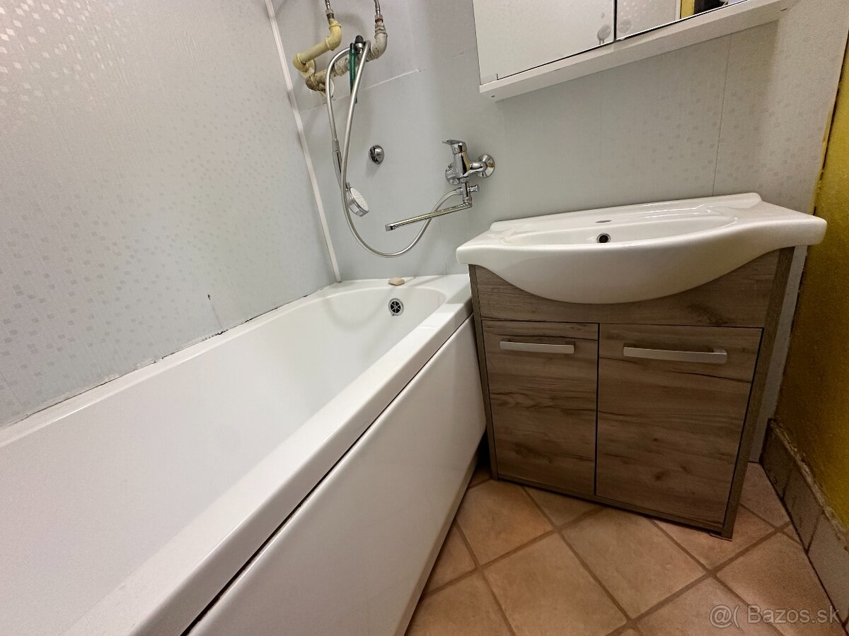 PREDAJ - 2 izbový byt, Letná ulica, Plešivec - 9