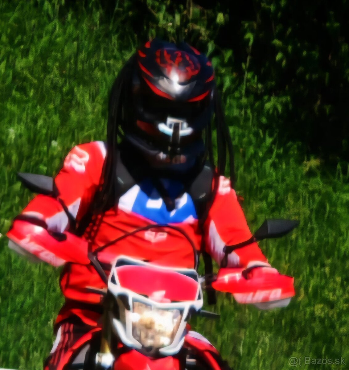 Predátor Prilba - 9