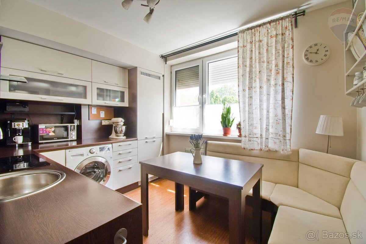 PREDAJ:3 izbový byt s garážou a záhradkou, blízko centra mes - 9