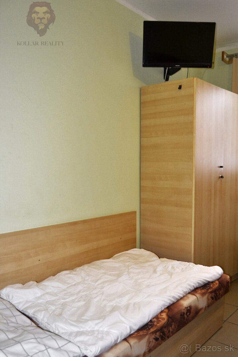 NA PREDAJ RODINNÝ DOM SO SAMOSTATNOU UBYTOVŇOU V OBCI ZAVAR - 9