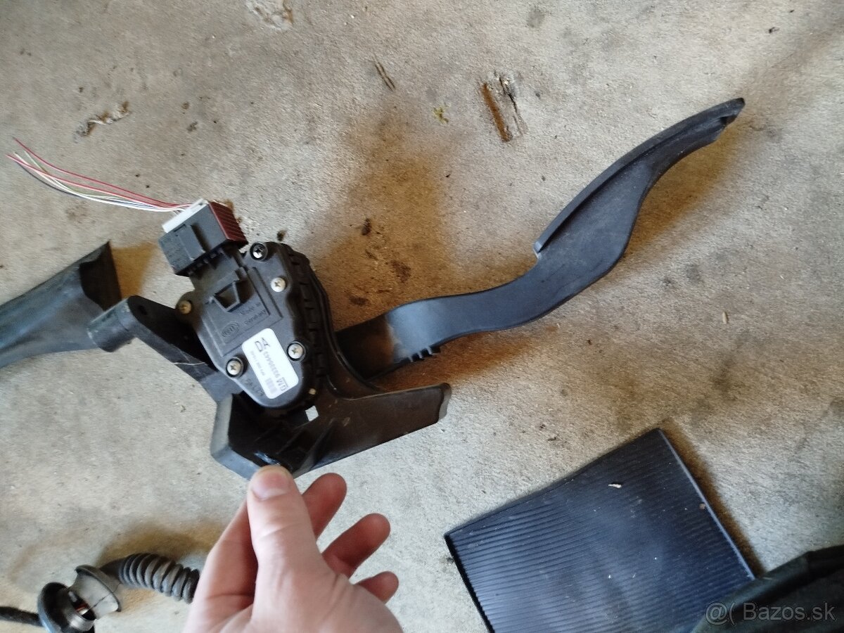 Predám diely interiéru Opel Astra h - 9