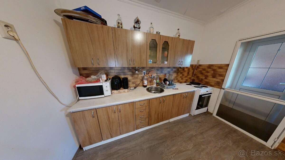 4 IZBOVÝ RODINNÝ DOM S GARÁŽOU LEN 6 km OD TERMÁLNEHO MESTA - 9