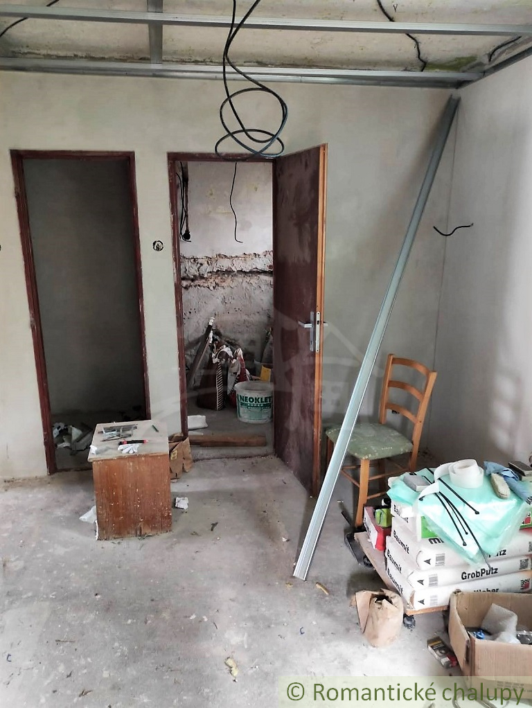 Pozemok 380 m2 so starším domom 55m2 so začatou rekonštruk - 9