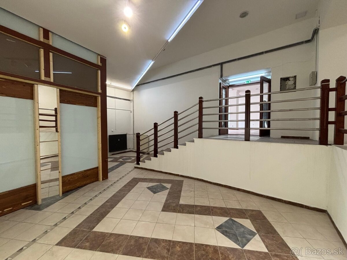 Ponúkame na prenájom obchodný priestor v centre Poprade - 9