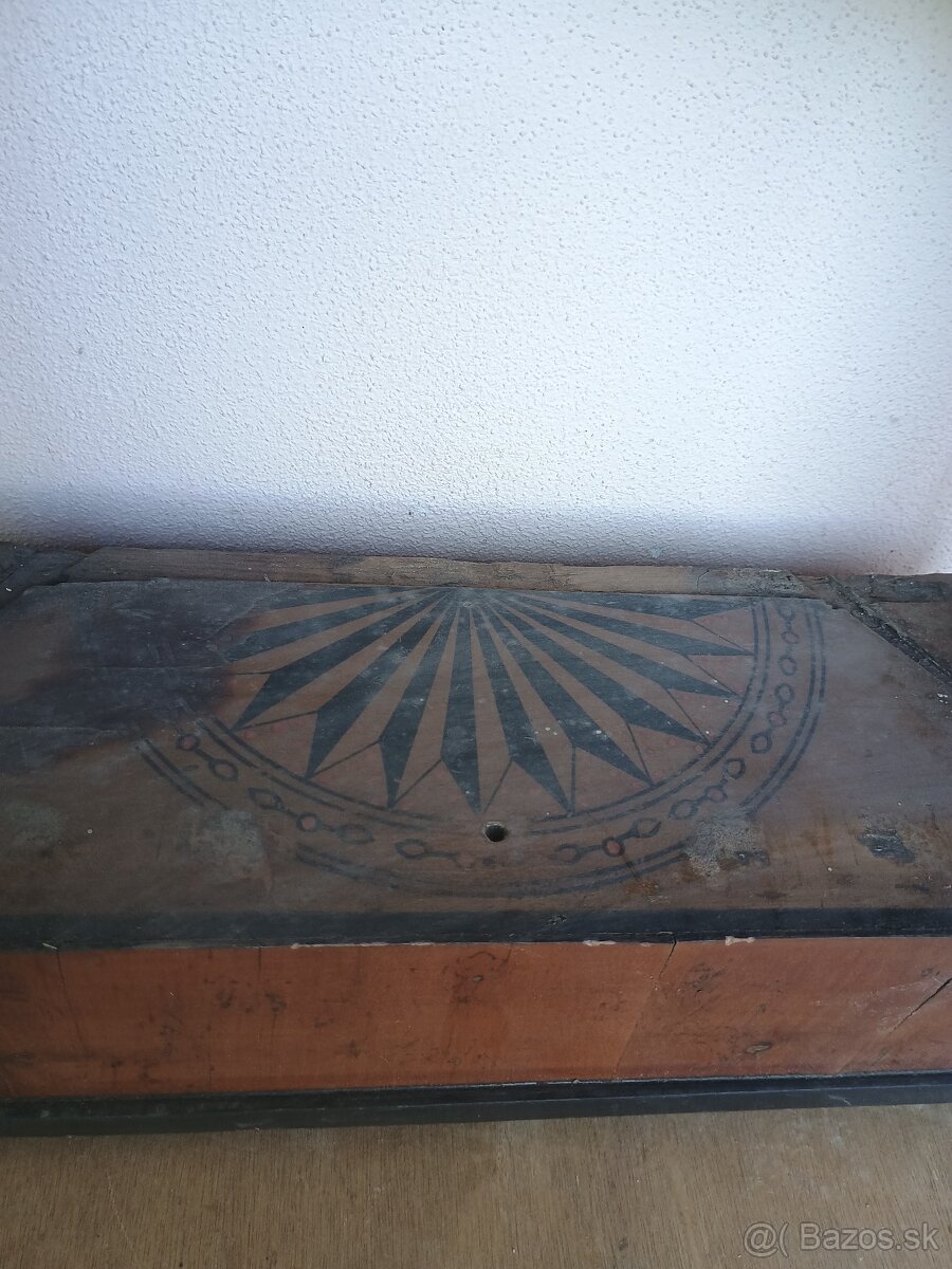 Tabatierka, Torzo hodín, lampa - 9