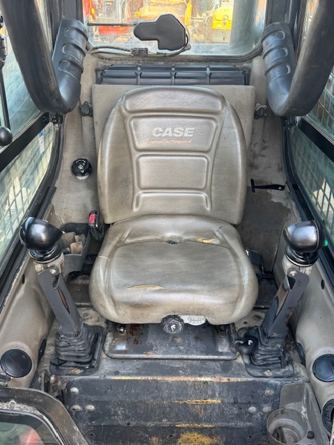 Smykový kolový nakladač Case SV185 - 9