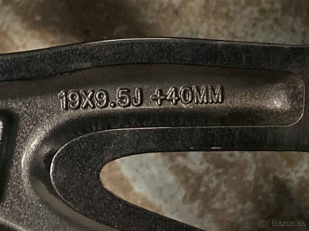 Tesla 19" originál s letnými pneu - 9