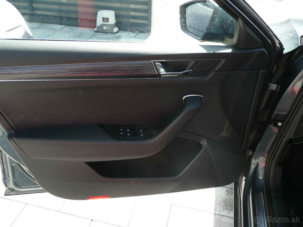 Škoda Superb Combi 2.0 TDI SCR Premium 4x4 DSG - 9