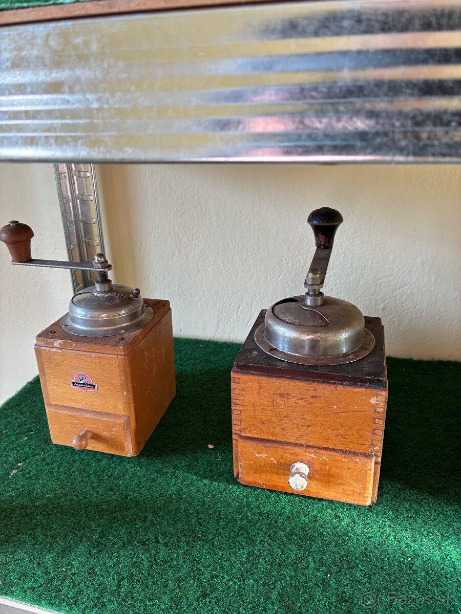 starožitný mlynček na kávu - 9