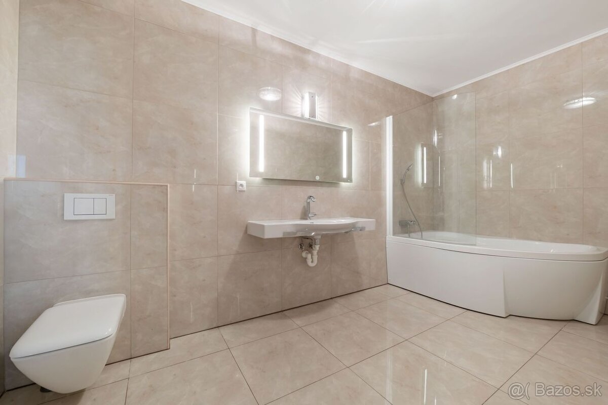 KOMÁROVCE - 4 IZBOVÝ RD 360 M2 SO SAUNOU, POZEMOK 3.629 M2 - 9