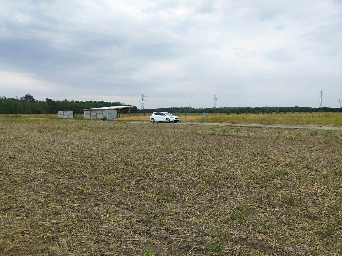 Predám nádherný pozemok pri Ortovom mlyne v obci Láb. - 9