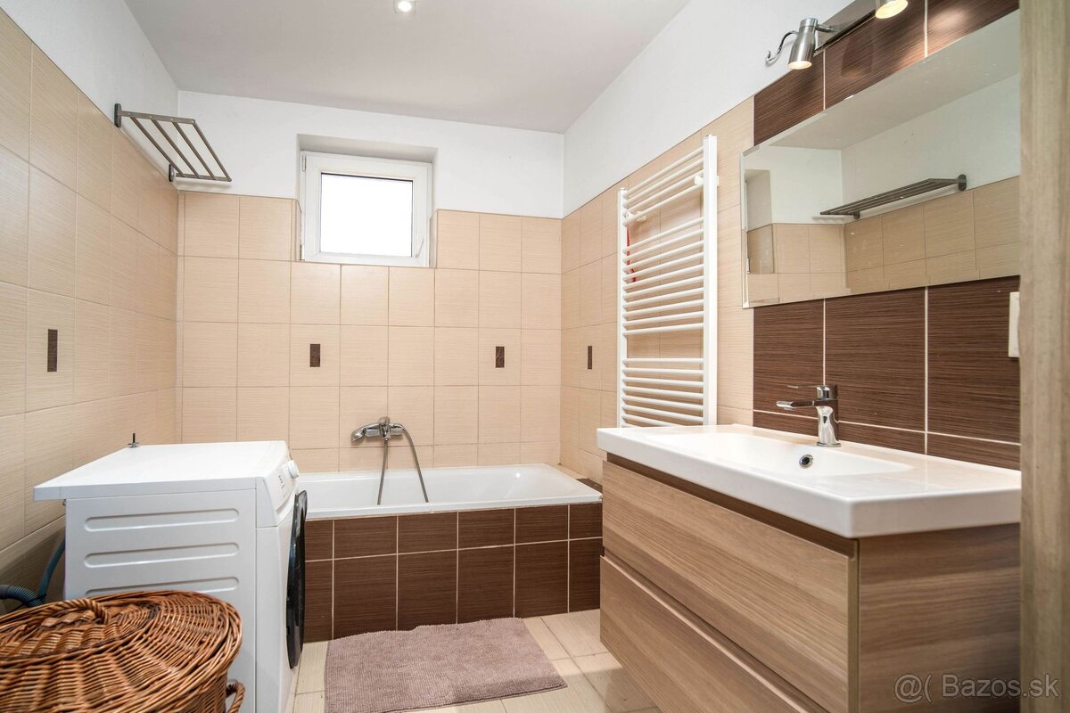 Moderný 6-izbový rodinný dom s veľkou záhradou, altánkom a b - 9