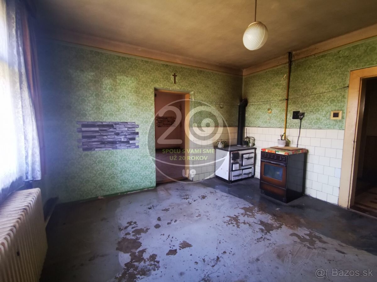 Priestranný rodinný dom Veľké Uherce s pozemkom 1 209 m2 - 9