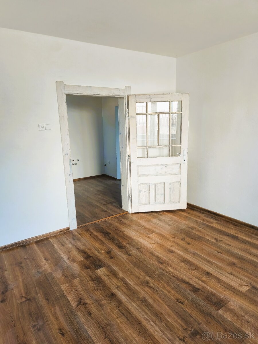 Zrekonštruovaný 3-izbový rodinný dom - 9