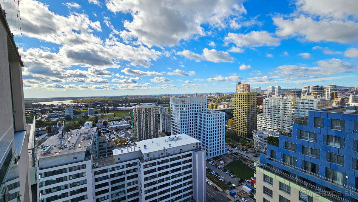 Bývanie v oblakoch: zariadený 3-izbový byt s výhľadmi, - 9