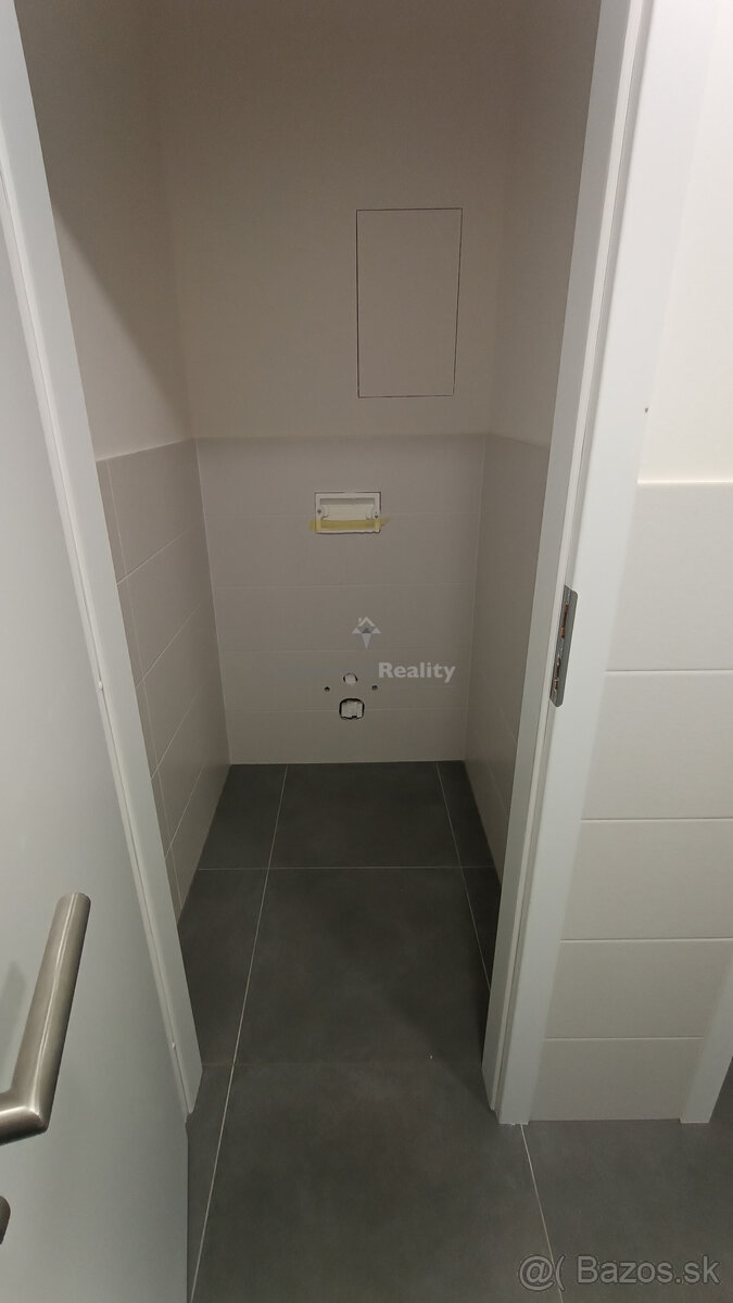 Na prenájom obchodné priestory v budove Orbis Nitra - 9