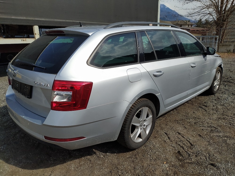 Škoda Octavia 3 facelift 1.6 tdi 85 kW - 9