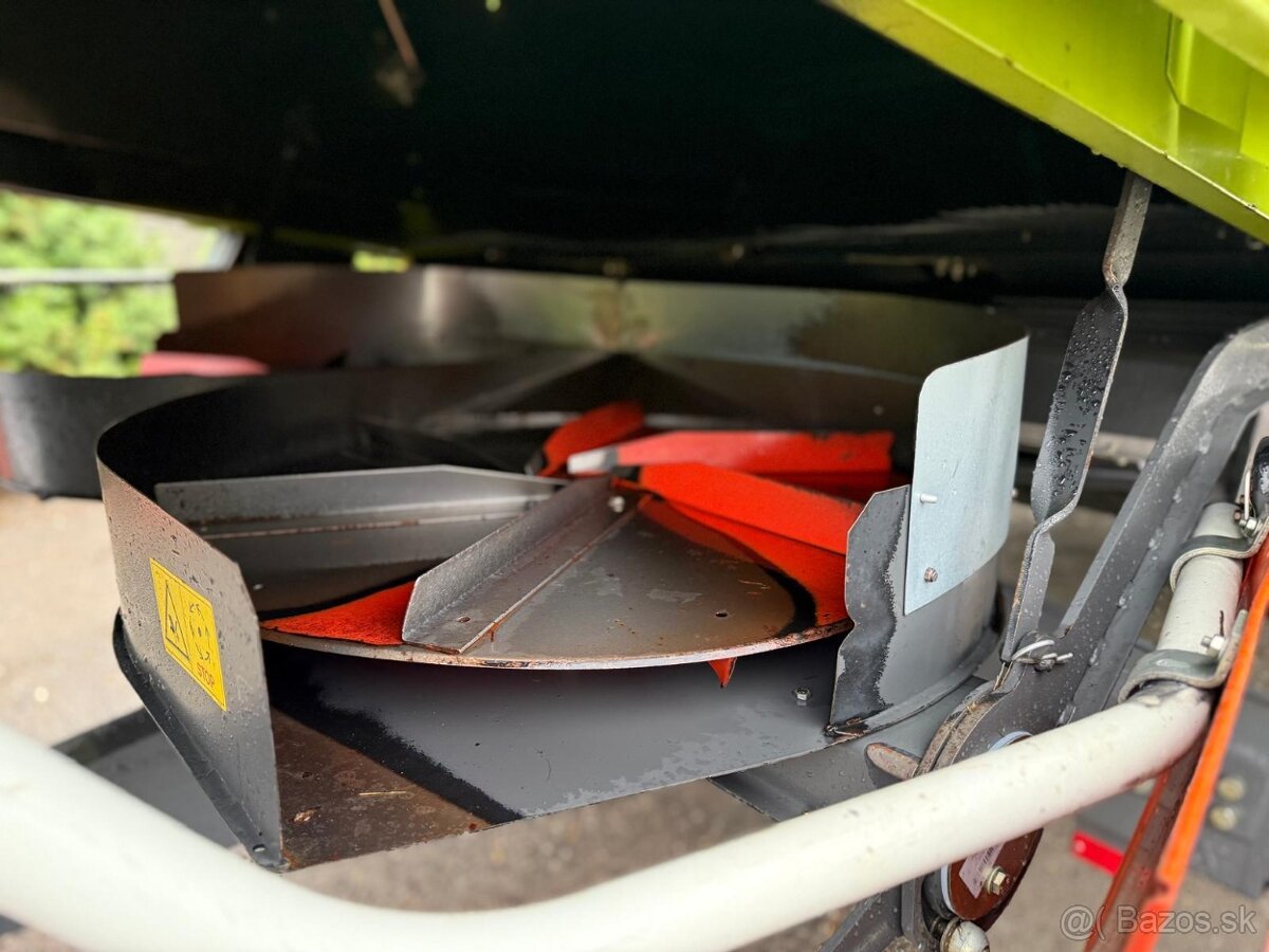 Sklízecí mlátička Claas Mega 370, rok výroby: 2007, žací liš - 9