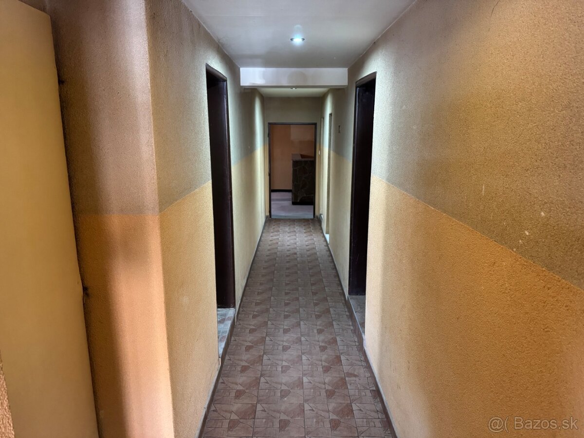 Polyfunkčná budova v centre Trstenej - 9