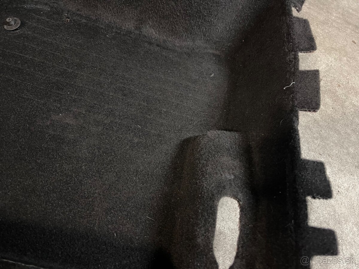 skoda octavia 2 DSG cierny koberec neposkodeny facelift - 9