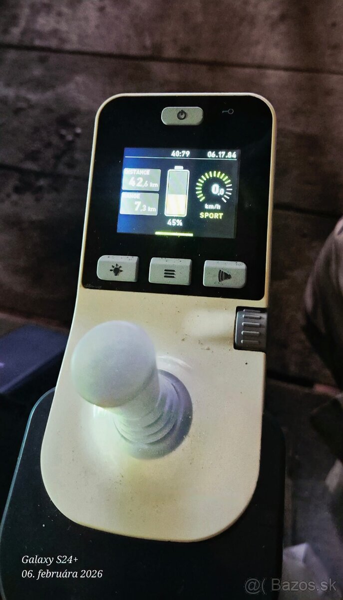 Predám elektrický invalidný vozík - 9