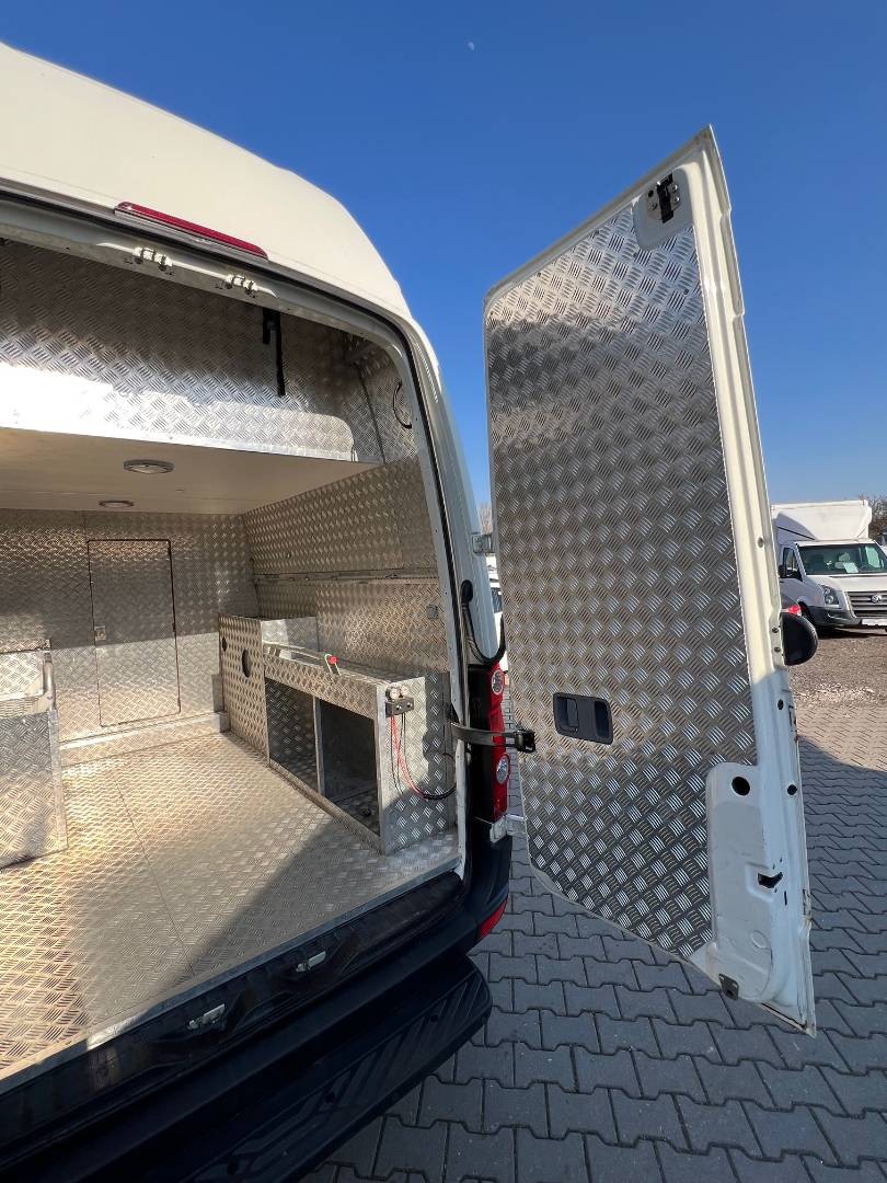 Obytná dodávka VW Crafter 2.5 TDI 120kw MT6 - 9