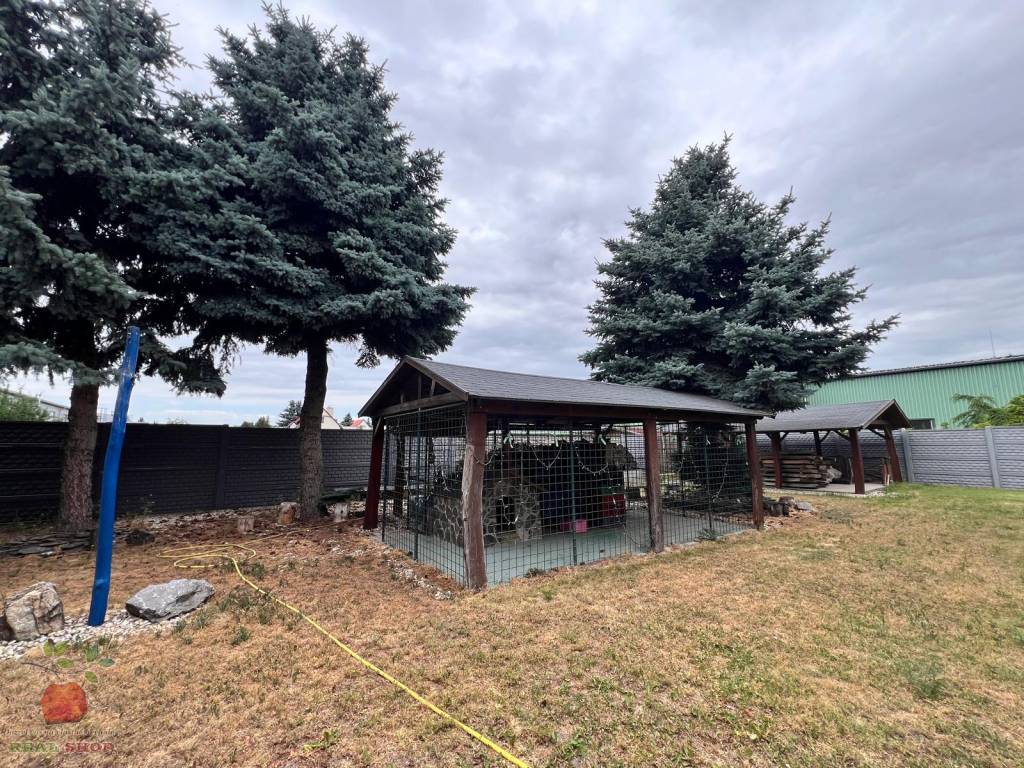 Výnimočná 9-izbová nehnuteľnosť s veľkým pozemkom – ideálna - 9