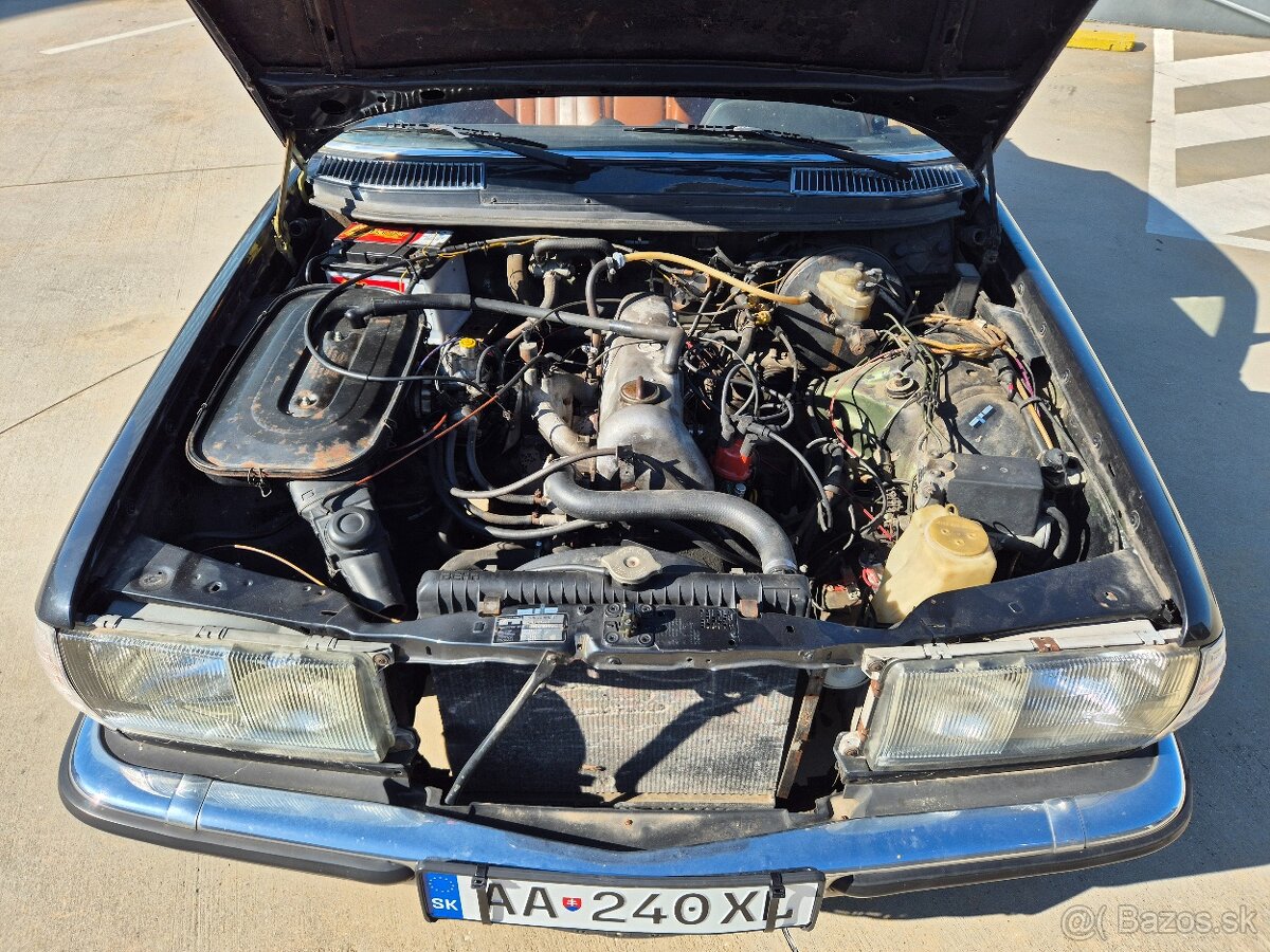 Mercedes-Benz W123 230C - 9