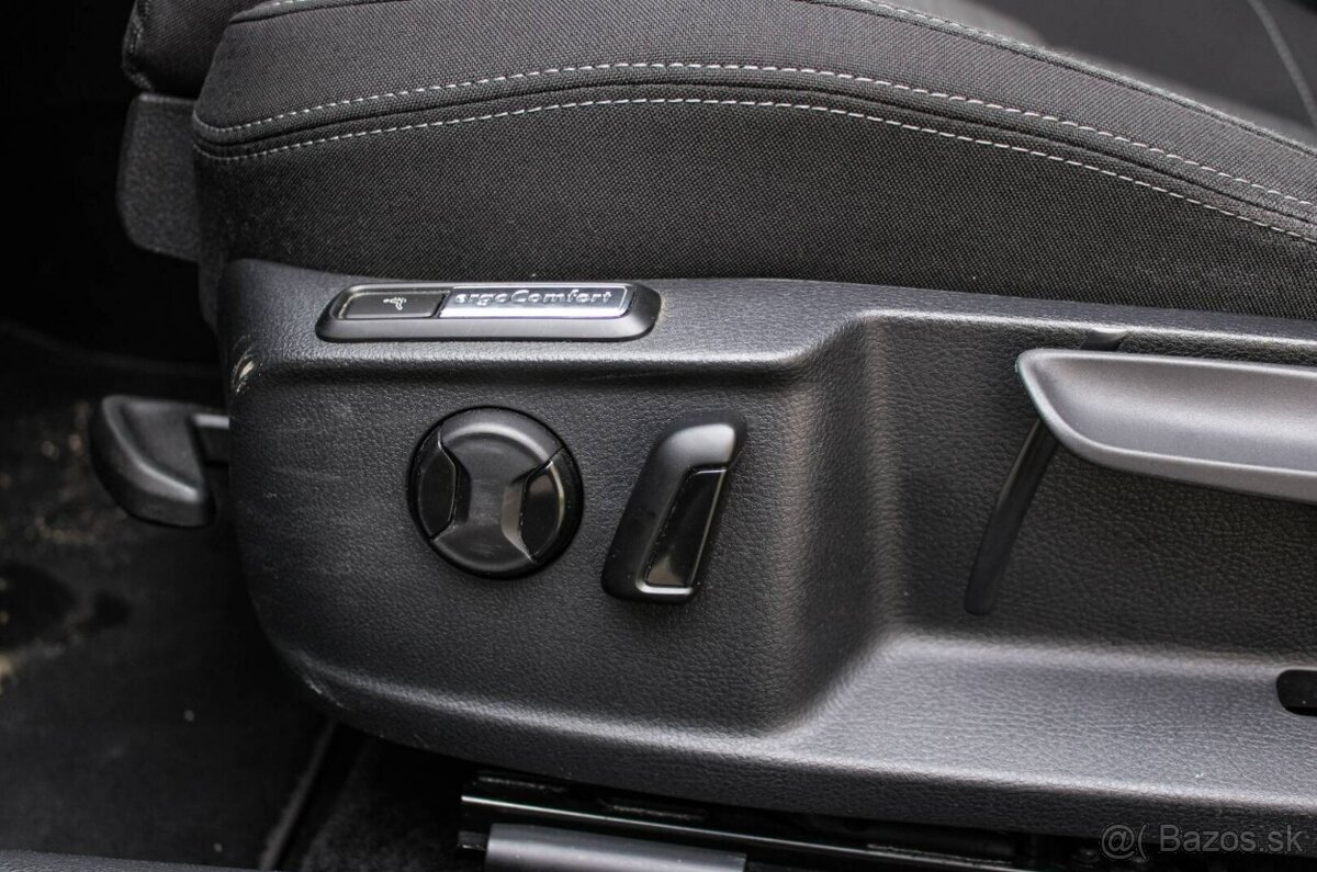 Volkswagen Passat Variant 2.0 TDI EVO Elegance DSG Virtual - 9