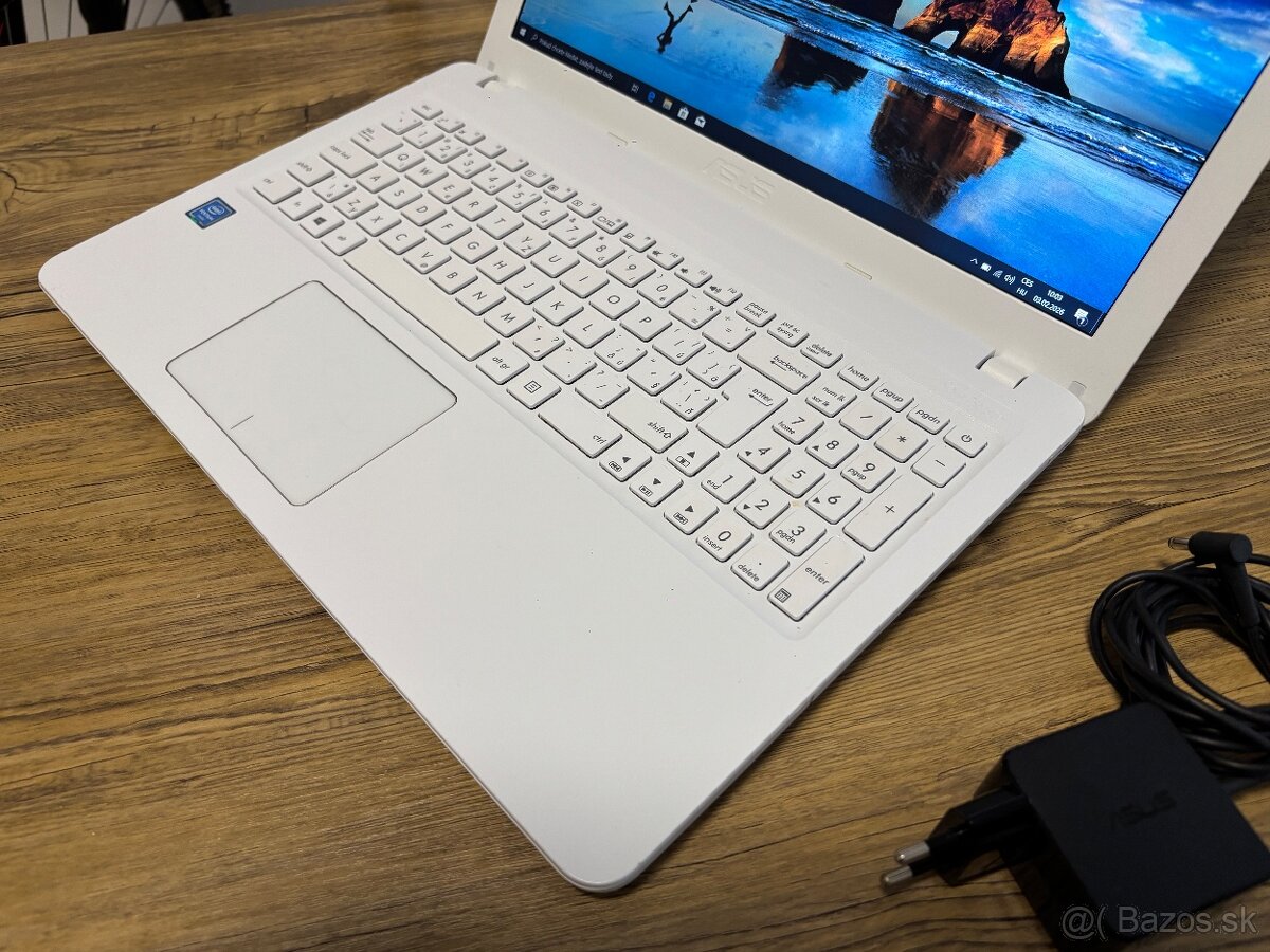 Asus Notebook/4GB RAM DDR4/1TB SSHD/Intel HD 2GB Grafika - 9