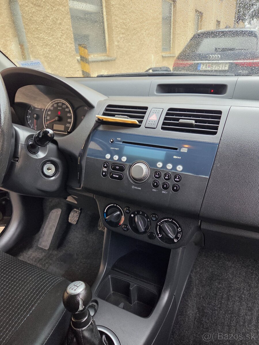 Suzuki Swift 1.3i - 9