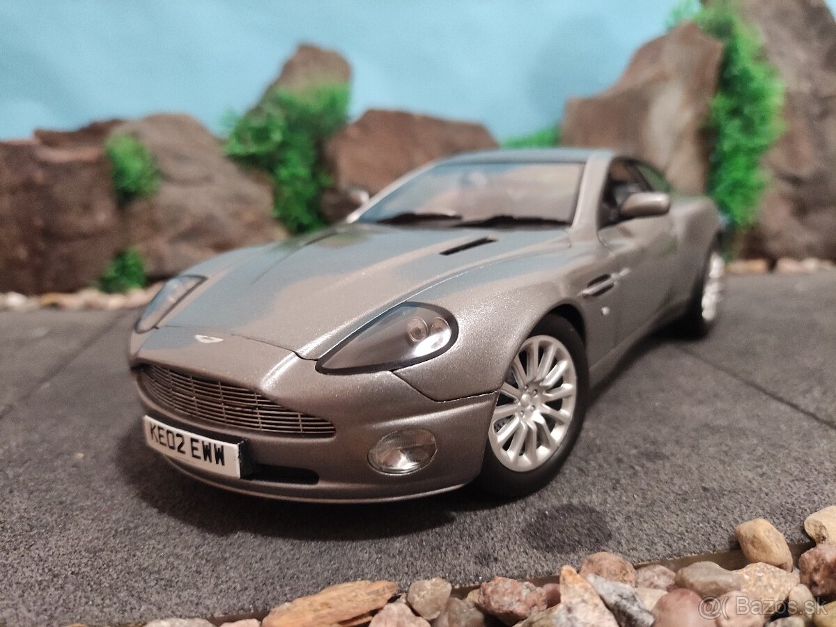 prodám model 1:18 aston martin vanquish James Bond - 9