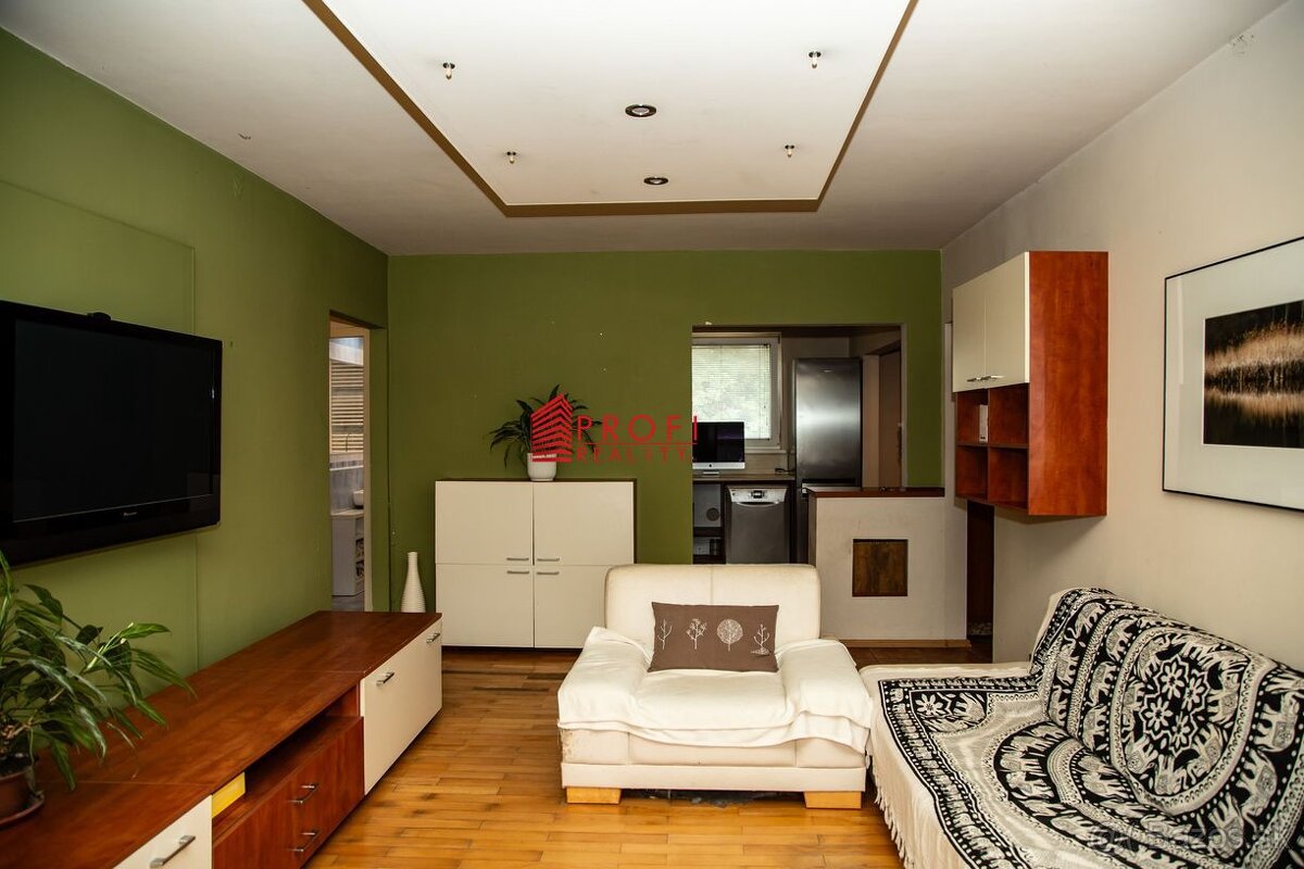 REZERVOVANÉ: Ponúkame na predaj priestranný 4izbový byt v po - 9