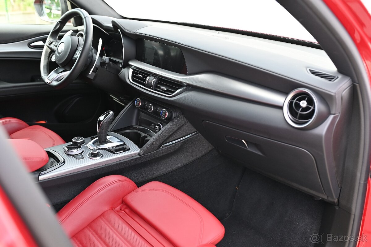 Alfa Romeo Stelvio Q4 VELOCE - 9