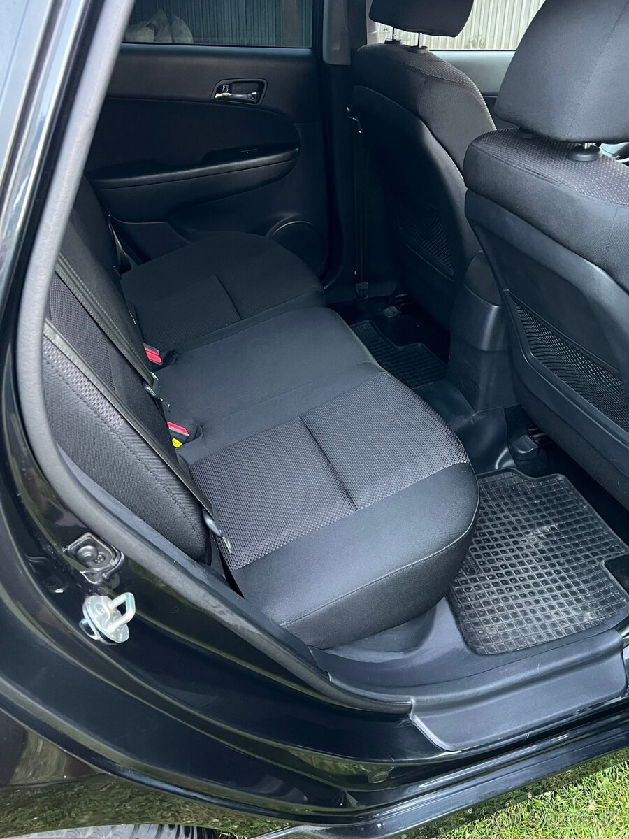 Predám Hyundai I30 1,6 CRDi - 9